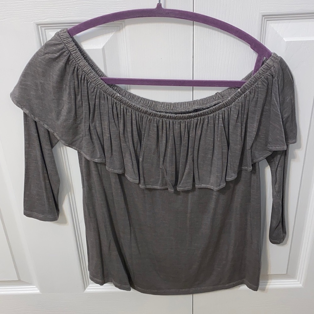 American Eagle Gray Ruffle Mid-Sleeve Top